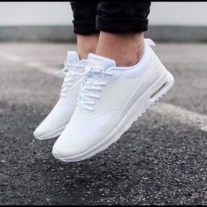 White nike air max thea